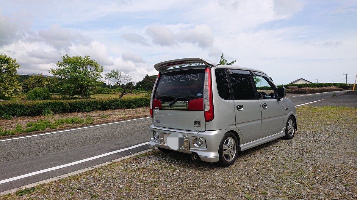 l900s2's tweet photo. 昨日は佐賀から静岡の実家に帰って来ました😆
l9はバッテリーが弱っていて、始動がだいぶ渋かったですが、何とか掛かってくれました💦
2台の再開をお祝いして、2ショットも撮ってみました!
#ダイハツ #l900 #三菱 #CP9A #ランサーエボリューション https://t.co/WtPBLHsZxW