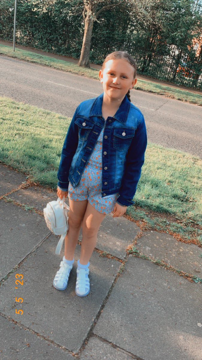 CleoRob58130636's tweet photo. Coronation day ready ☺️ @school_ws @Class5_6M https://t.co/6y2PFUI3O7