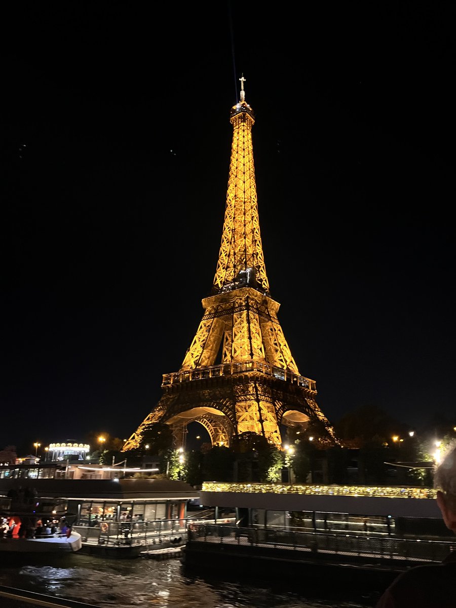Fantastic second day at #CMBBE2023 in Paris! Engaging talks and presentations on biomechanics and biomedical engineering, followed by a scenic conference dinner on Bateaux-Mouches while networking.  
Looking forward to more #science #research #innovation discussions today!
