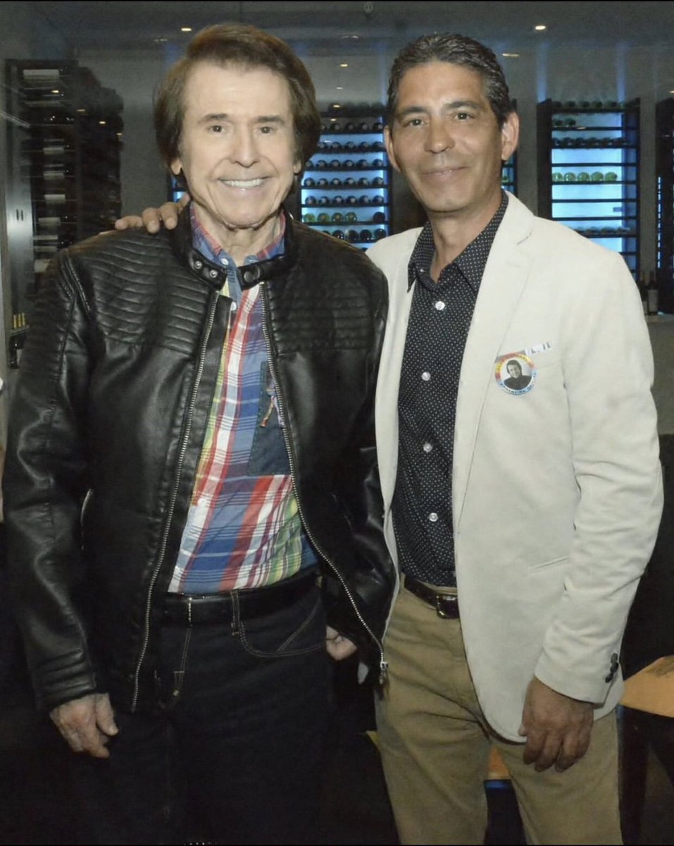 vitir10's tweet photo. Feliz Cumpleaños querido @RAPHAELartista   Por muchos mas !!
Siempre Palante con esa fuerza del alma que tienes. 
🇦🇷🇦🇷🇦🇷 https://t.co/rubHYwxC38