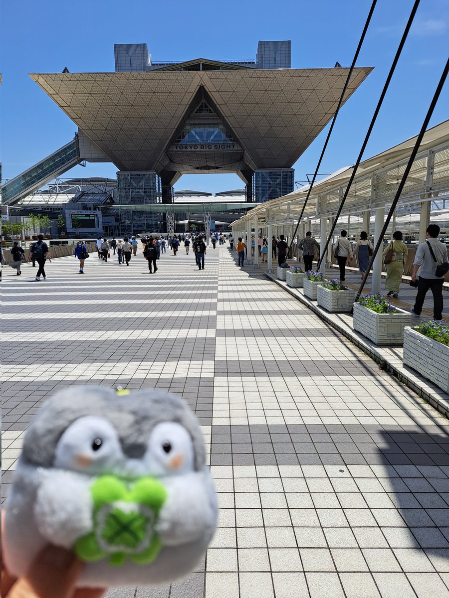 コミティアにいってきました！マンガ専科の仲間に会えて嬉しかった！マンガ家友達のぎゅんさんが美人に似顔絵描いてくれて感動✨ https://t.co/eM0rKwWYD1