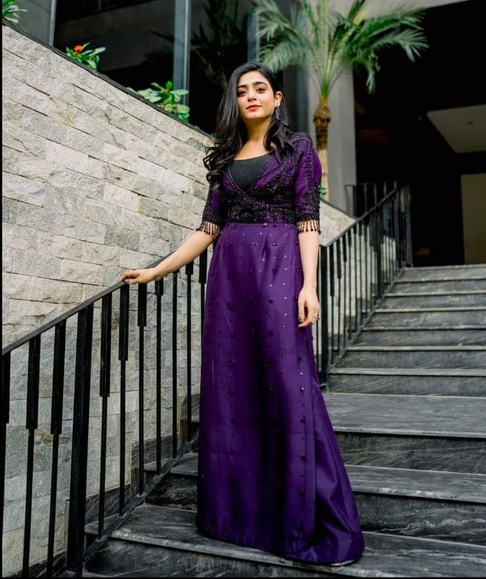 Sahar___khan's tweet photo. حسیں تو اور ہیں لیکن کوئی کہاں تجھ سا
جو دل جلائے بہت پھر بھی دل ربا ہی لگے https://t.co/UVnQMMd6ia