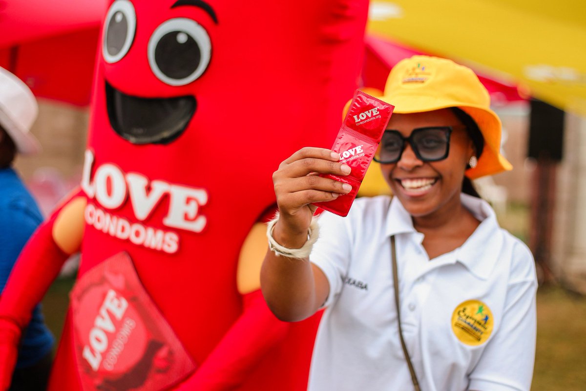 ahfugandacares's tweet photo. Love is about protecting each other, and using condoms is one way to do that.
Spread love, not STIs! ❤️ Get FREE condoms at @ahfugandacares
#SaferIsFun
#CondomsAreCool https://t.co/VHlXc3hWYP
