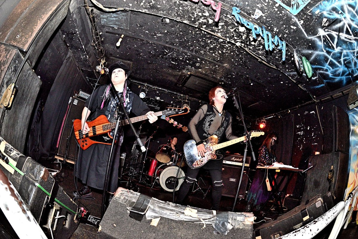 RIKKI8MARS's tweet photo. スットビさん、お誕生日おめでとうございましたʕ´• ᴥ•̥`ʔ
ご来場の皆様、約3曲でしたがありがとうございました。
お写真ありがとうございます。
…僕からは以上です
#RAIDINRAIN
#スットビ
#dramer https://t.co/cOqF5Emcvx