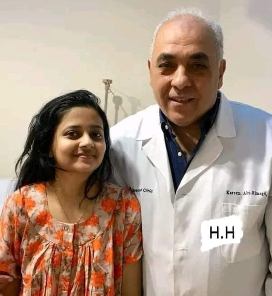 طبيبة من بنغلاديش اسمها " شارمن “ فشل الأطباء في بلدها من علاج الآلام المبرحة التي تصيبها في بطنها ! .. 

ولأنها طبيبة استطاعت التواصل إلكترونياً مع اشهر طبيب متخصص في علاج الحالات النادرة والميئوس منها في مجاله ، ويَشغل دور رئيس قسم جراحات الجهاز الهضمي و زراعة الأمعاء بمستشفى (