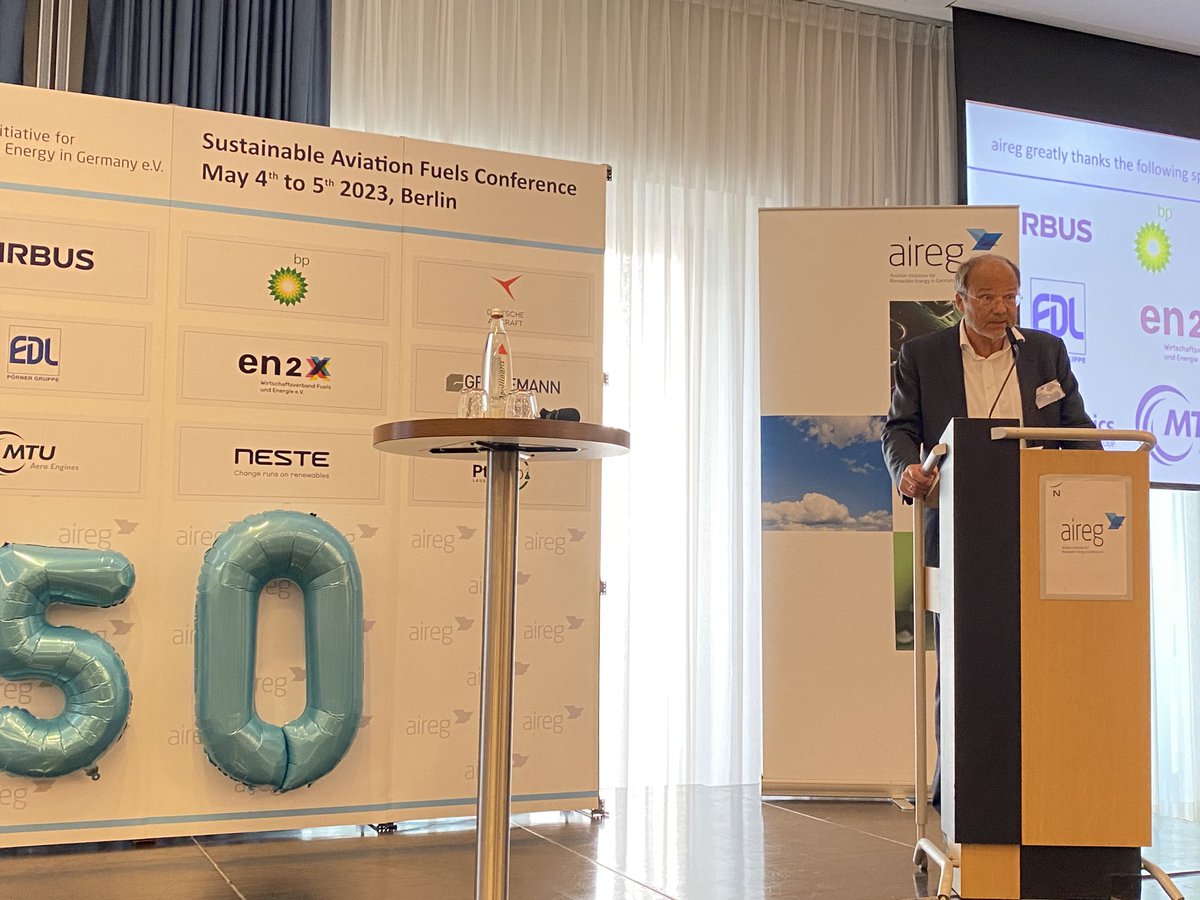 en2x_eV's tweet photo. „Australien, Indien, Brasilien: Nicht nur im Europa, sondern überall auf der Welt richtet sich der Fokus zunehmend auf klimafreundliche Flugzeug-Treibstoffe.“ Jürgen Ringbeck, Präsident der Initiative für saubere Luftfahrt #aireg auf der Jahreskonferenz in Berlin. https://t.co/Oq95npEoBs