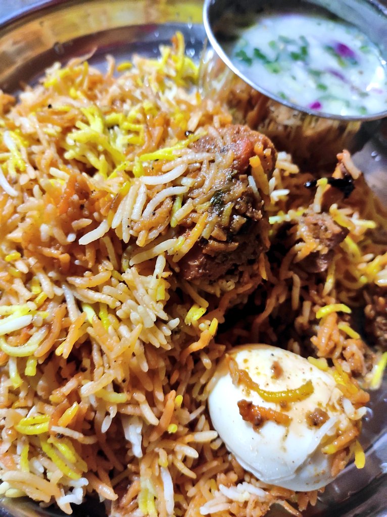 sunayaaa21's tweet photo. ସାଙ୍ଗ ମାନେ କହିଲେ କି ଆଜି ଟିକେ biriyani ଖାଇବାକୁ ଇଚ୍ଛା ବୋଲି ତାଙ୍କର, ତ ସକାଳୁ ସକାଳୁ ଉଠି ସେମାନଙ୍କ ପାଇଁ biriyani କରୀକି ଆଣିଲି lunch break ହଉ ଦେଖା ଯାଉ, କେମିତି ଲଗୁଛି ଖାଇବାକୁ ବାକି ବାସ୍ନା ତ ହଉଛି ଭଲ 😝🤪 https://t.co/ZVtM1LIjzL