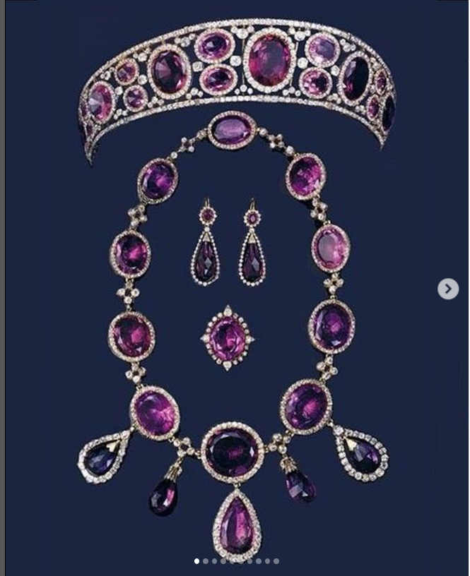 RobinLynnKing2's tweet photo. #EverythingRoyal #RoyalJewels
I want this set.. Well I would love to see Catherine #PrincessofWales wearing it.
I’m so excited to share todays post and finally be able to uncover a royal jewel mystery! How did Queen Mary acquire her amethyst parure? https://t.co/lWp9rRQLvC