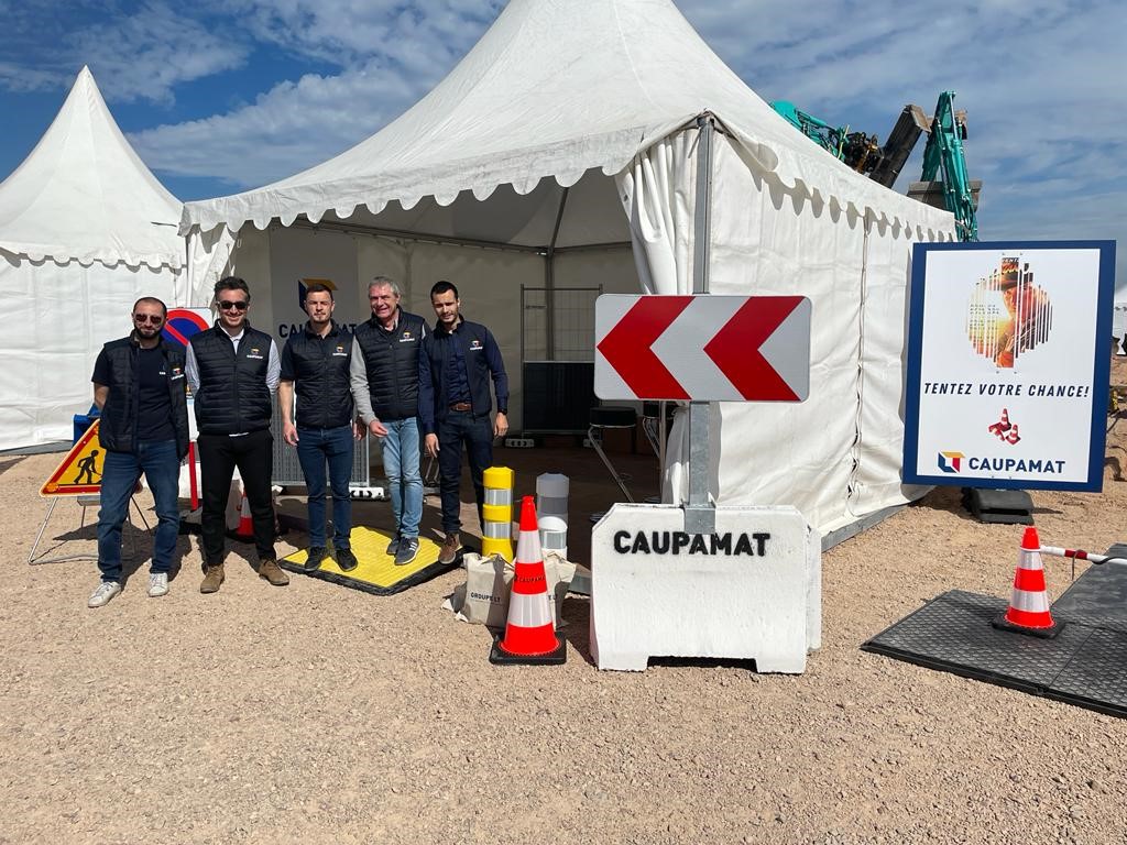 caupamat's tweet photo. Belle journée de partage hier au salon #digtour avec les clients pour présenter les solutions #caupamat.  Activité #Indianajones📷 avec des accessoires du #film.  Merci à notre équipe: Julien, Patrick, Maxime, Alain, Yasmine et Mathieu.  #chantier #securisationchantier #giverny https://t.co/ezQRcsO8wk
