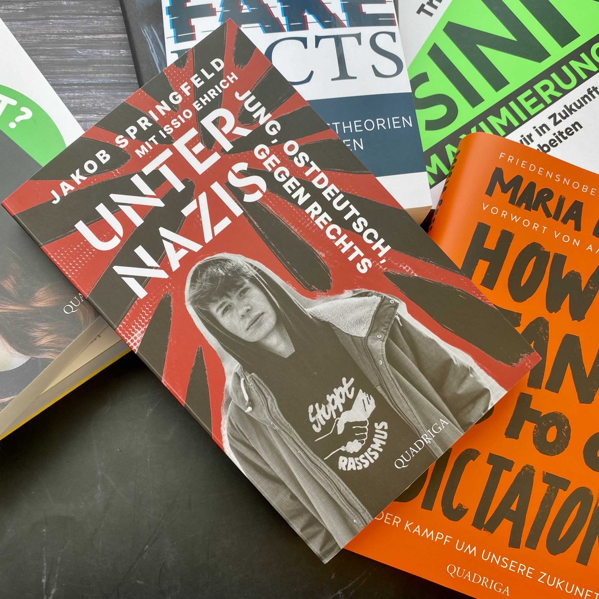 📚📣 Woche der Meinungsfreiheit 📚

Unser Autor <a href="/jakobspringfeld/">Jakob Springfeld</a> kämpft gegen Rechts, gegen Hass und auch gegen seine Angst. Aufgeben kommt für ihn nicht in Frage. 

Zum Buch: fal.cn/unternazis