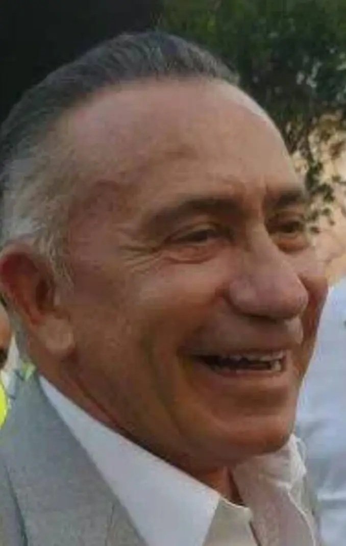 “La Sangre nos hace parientes, pero la lealtad nos hace Familia”