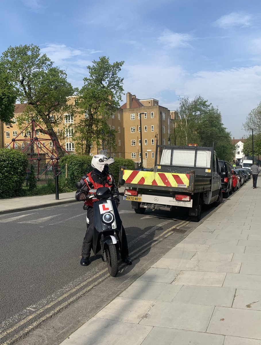 On Patrol!

Thanks @lb_southwark for the enforcement yesterday. We need one on every corner everyday until we get a #SchoolStreet 

#saferoads #betterstreets #WalkToSchool #CleanAir