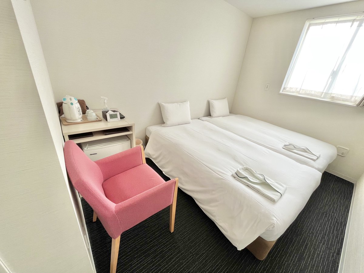cvsbayhotel's tweet photo. こんにちは🌞新館コネクトルームのご紹介です✨
ハリウッドツインルームが2部屋ついたお部屋です！中扉で繋がっておりますので、就寝時は扉を閉めて個室にすることも可能です😸◎
大きなお部屋でゆっくりしたい方是非ご利用下さい🌱

ご予約はコチラ→https://t.co/NKBGvbmHsq

#cvsbayhotel  #ホテル https://t.co/uYceWCjOAV