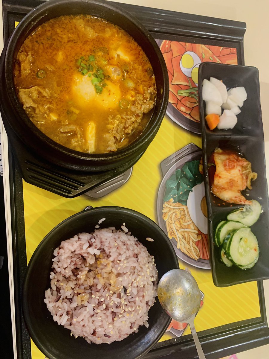 malissaali's tweet photo. 90 ringgit bilik, makan 20 ringgit. Check in untuk tengok kdrama dan nangis je. Pastu balik as a strong woman again. https://t.co/U1ePxKkLRM