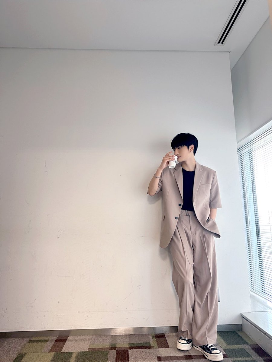 ATEEZofficial's tweet photo. [#성화] 커피인척하는 코코아☕
#ATEEZ #에이티즈 https://t.co/7mQhtoD3Q8