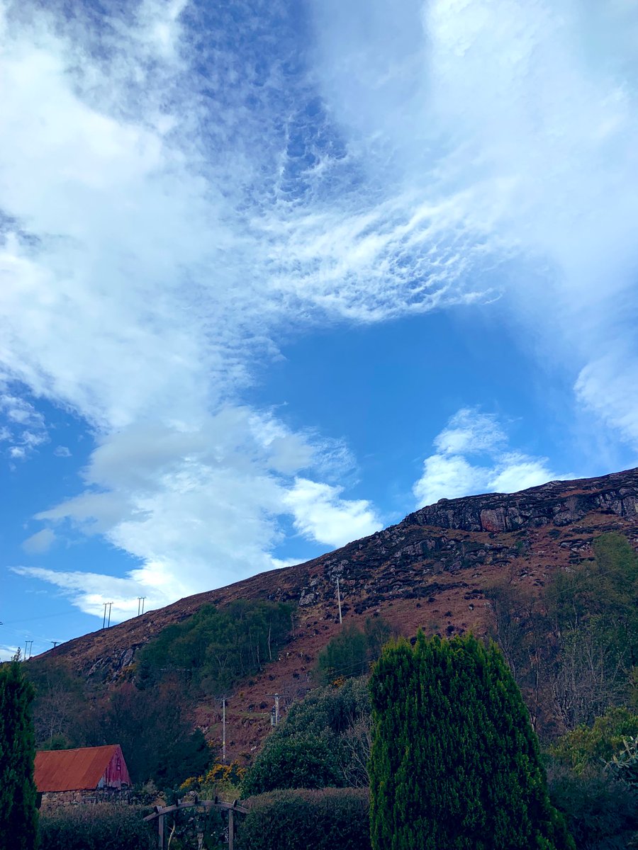 SkylarkArtist's tweet photo. Heart over the byre…
Morning everybody
#ScottishHighlands #byre #heart 
#sky #art #mountain
🔺 ⛰️💙 https://t.co/JSH1tzHe4g