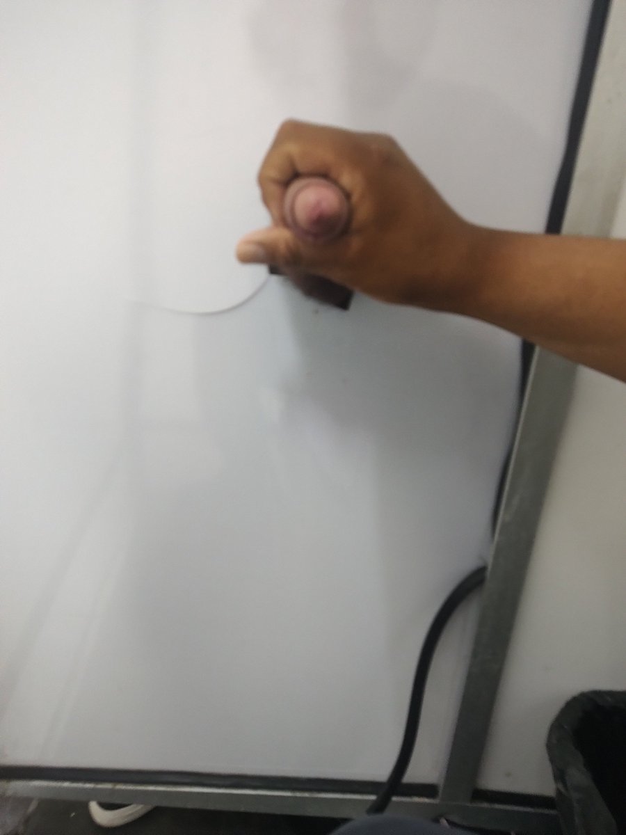 romirocas's tweet photo. Si hay foto hay vídeo
Mi primer Glory hole 
Rt y subí el vídeo mamando 🫣 https://t.co/uXZAeOFB2i