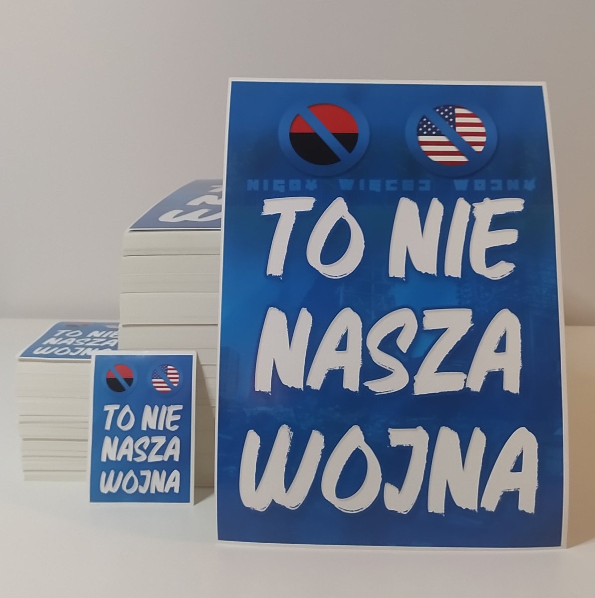PracPol's tweet photo. 🐜 Ponownie mamy dostępne samoprzylepne plakaty A4 #ToNieNaszaWojna! Są one dostępne bezpłatnie. Można zamawiać je poprzez maila:

kontakt@pracapolska.org.pl https://t.co/n2mSQhsKV6