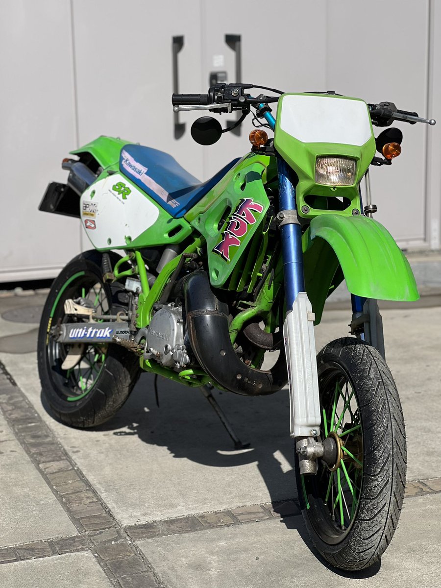 m11_toeguep's tweet photo. 205も106も居ないGWなので、バイクのKDX250SRを軽くエンジンを掛けて、水拭きして終了〜なんか虚しい😭😭
#KDX250
#KDX250SR https://t.co/OAPOyO204z