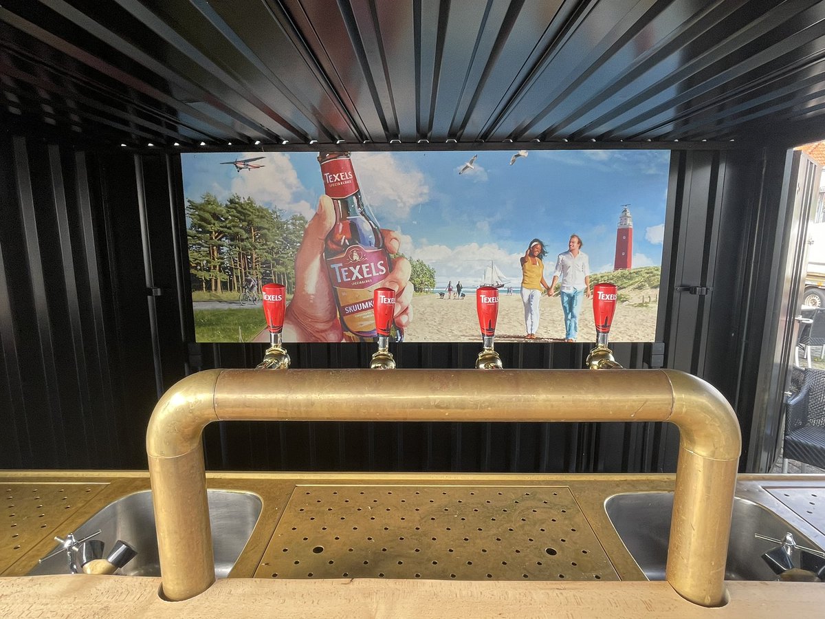 De Texel Birdfair tijdens het #waddenvogelfestival wordt nu opgebouwd!

De mobiele bar van <a href="/Texelsbier/">Texels</a> was als eerste opgebouwd 😅.

Alle info over de texelbirdfair: waddenvogelfestival.nl/vogelaarsmarkt/

Zaterdag en zondag van 10 tot 16.30 in De Cocksdorp.