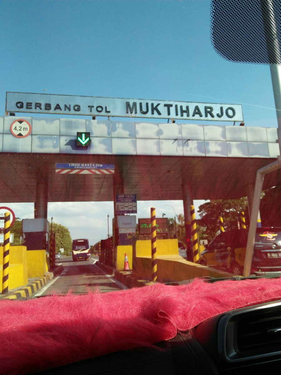 thofieq's tweet photo. Gerbang Tol Demak, Sayung, Muktiharjo, Banyumanik, dan Bawen. https://t.co/N5yQjyy8KX