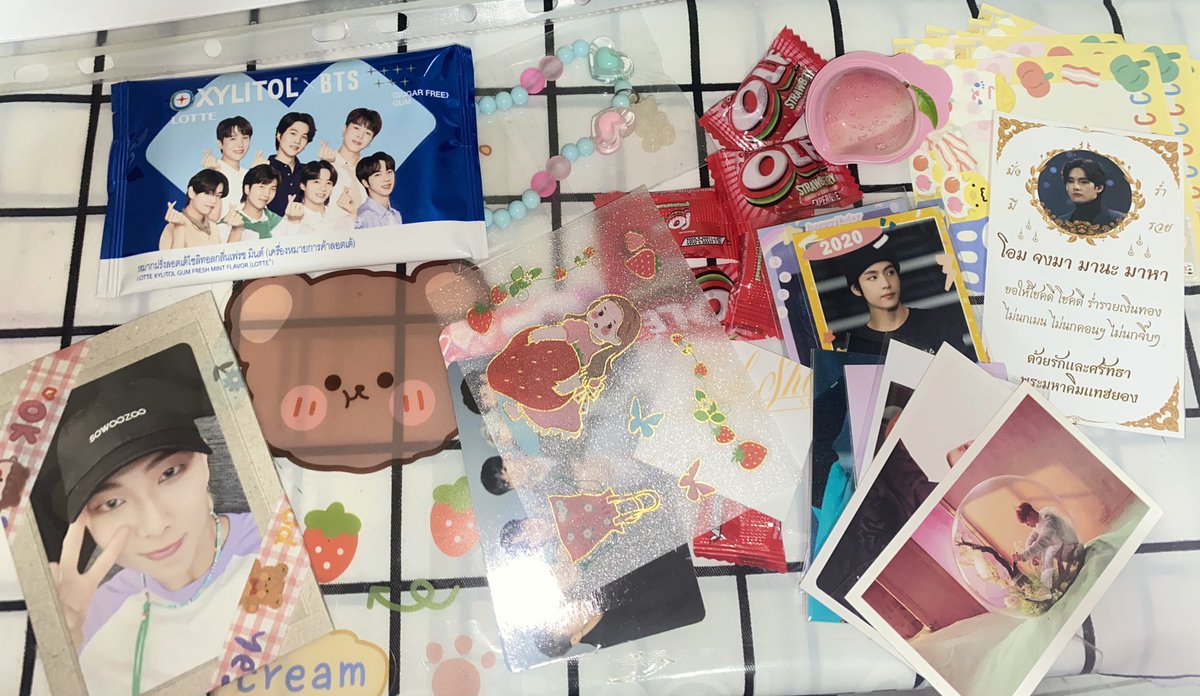 Kimnjoony's tweet photo. ได้รับของแล้วนะคะ แพ็คมาน่ารักมาก
ของแถมจุกๆ มีคาถาเรียกน้องแทมาให้ด้วย🤣 ขอบคุณที่ปล่อยราคาน่ารักๆให้นะคะ จะดูแลต่ออย่างดีเลย🥹🤟🏻💜 #PwrSReview https://t.co/yif5qDXxmA