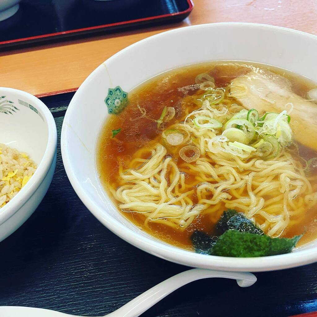 nori_358's tweet photo. ランチは半チャーハンとラーメン🍜 https://t.co/jx6R9d3sz4 https://t.co/BWCAt3U5ZX