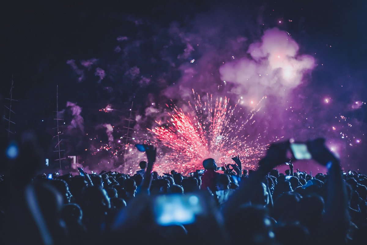 Netwo_io's tweet photo. L’été arrive à grands pas et avec lui la période des festivals 💃
Lors de ces grands rassemblements, les enjeux de #connectivité sont cruciaux 👀
Profitez de 2 000 € de crédit offert sur toute votre consommation de data mobile 👉 https://t.co/ZOu4dp2qgs https://t.co/qI4oMBLZxw