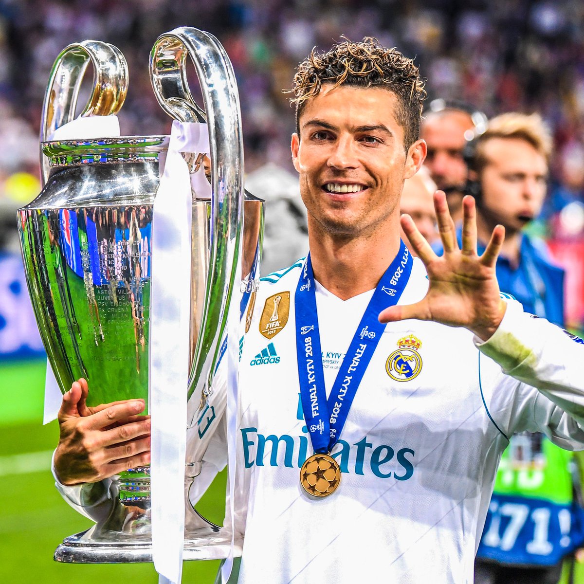 🇯🇵📈 Kaoru Mitoma: "When I was younger, I watched Cristiano Ronaldo a lot. I liked his style of play, I wanted to feel like Cristiano — I tried his dribble, sprints &amp; everything. He's the greatest player." (SuperSport)