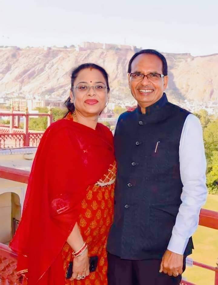 LokeshGurj52133's tweet photo. Happy anniversary आप मामा मामी हमेशा खुश रहो 
बधाई कर कर्ता mp समस्त ग्राम रोजगार सहायक को अपना आशीर्वाद प्रदान करे https://t.co/p7QrMt5H7G