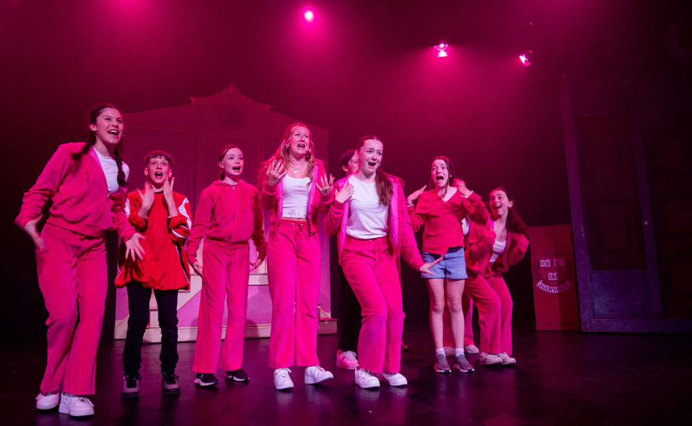 "I was absolutely blown away by the high standards of this performance."

Face2Face Performance Academy is celebrating two sell-out performances of the much-loved musical, Legally Blonde JR. 🎭

🔗 theholroydtheatre.co.uk/legally-blonde…