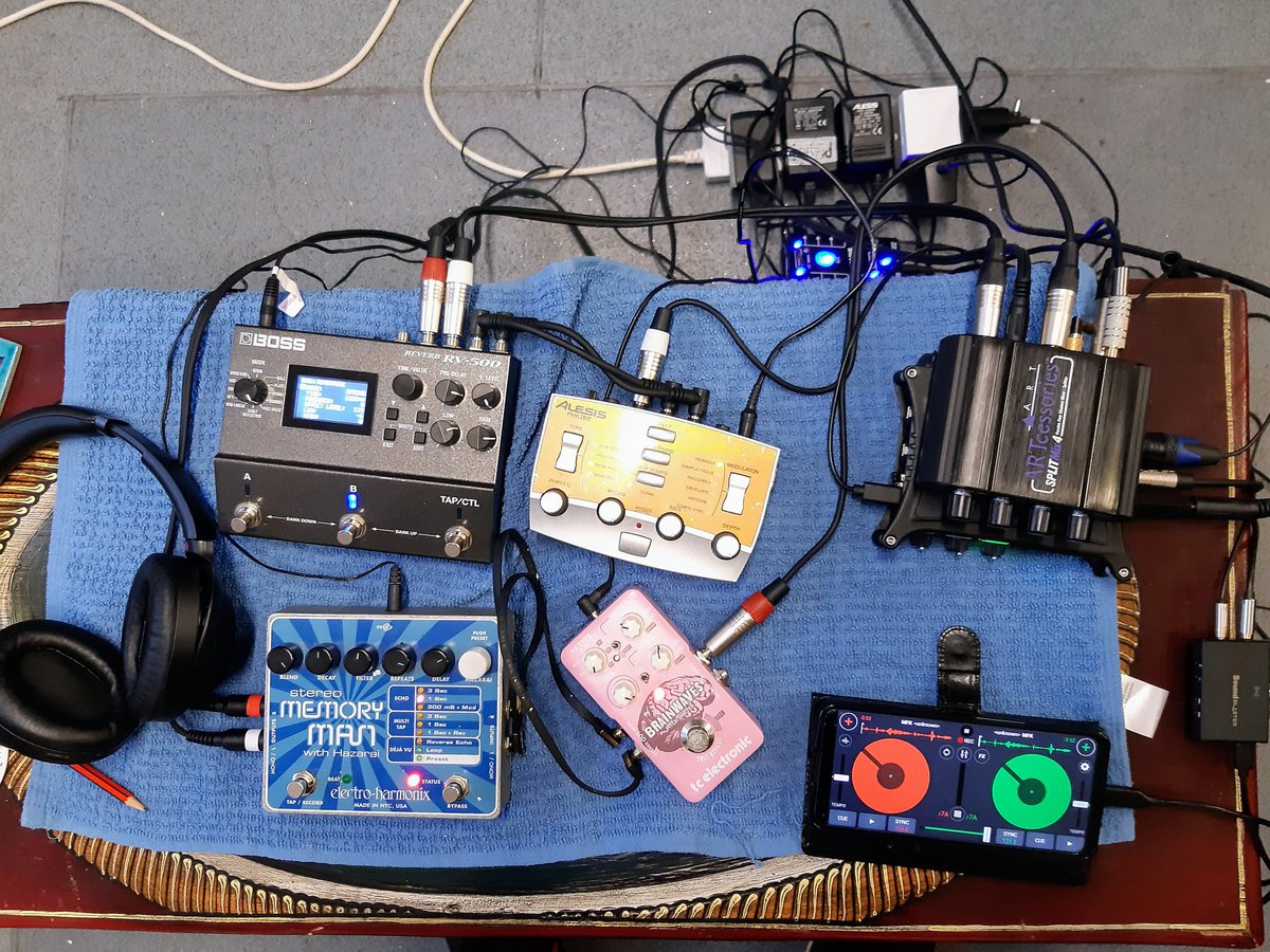DebbWave's tweet photo. May I present for your attention, a selection of live experiments.
https://t.co/4aEfsJQe87
#fieldrecordings #loops  #crossdj #wavedebb @mixvibes @EHX @tcelectronic @Alesis @bossinfoglobal https://t.co/E6xMOnNSOJ