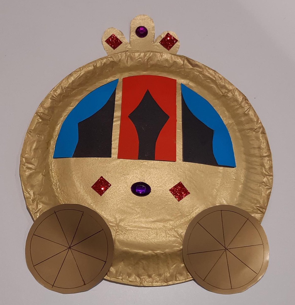 BromLibraries's tweet photo. Come in to #PengeLibrary TODAY for a drop in #CoronationCraft, no need to book, make your own State Coach. @LBofBromley @Better_UK https://t.co/uc5mK78F3i