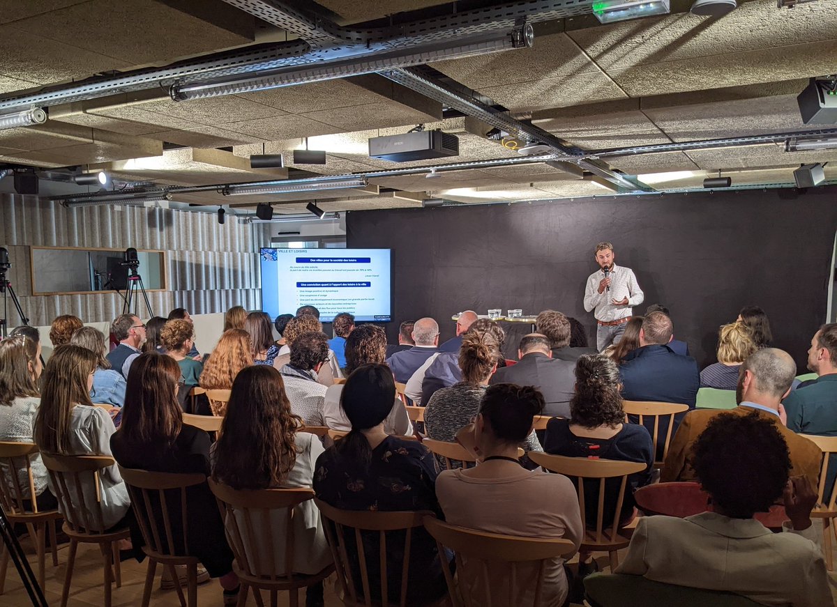 Salle comble ce matin 9h chez <a href="/realites/">REALITES</a>