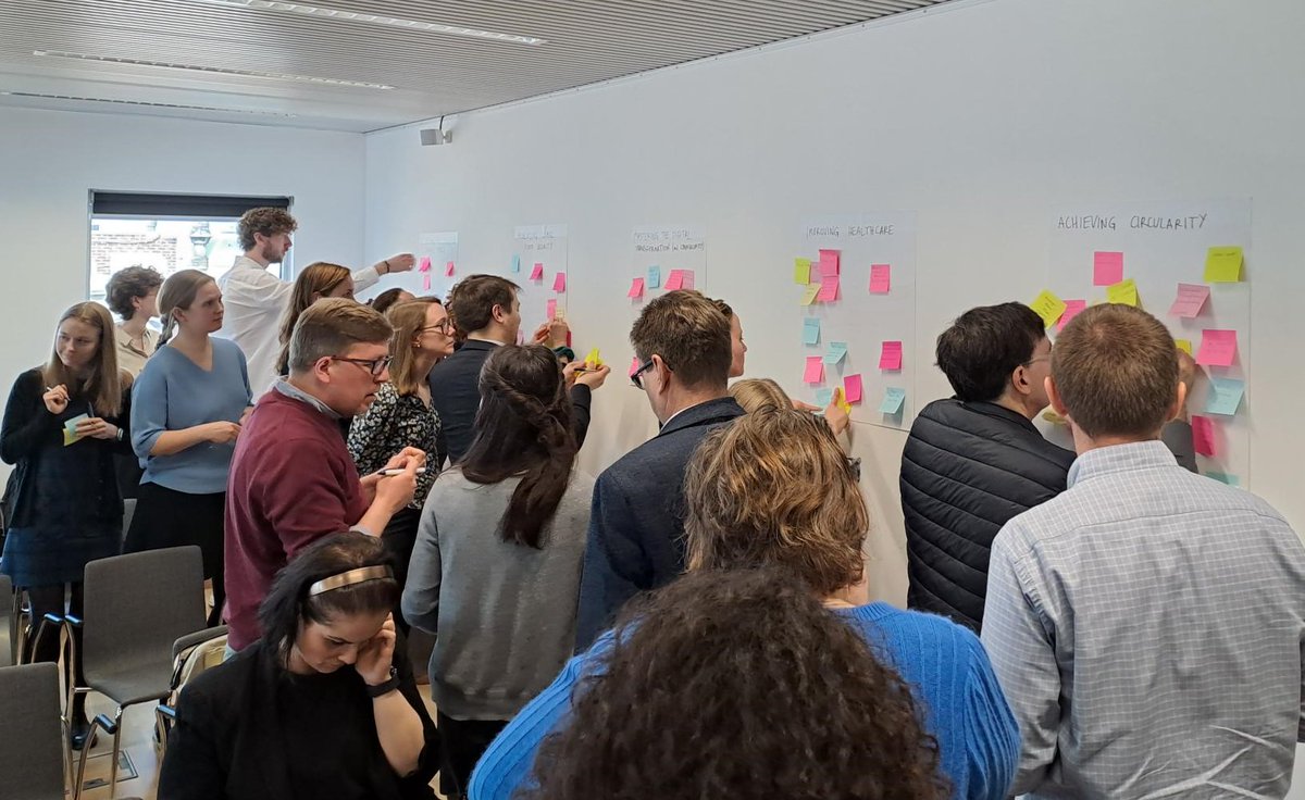 ERRINNetwork's tweet photo. 🙌 Time to gear up for the #RegionalInnovationValleys #HorizonEU call launch on 17/05!
Last week, ERRIN's #WGPolicy had a discussion & matchmaking with over 50 #ERRINmember regions.
Find a recap of latest call news (info day 25/05) & #ERRIN activities 👉 https://t.co/FaDxBJurED https://t.co/wibj41Mvpg