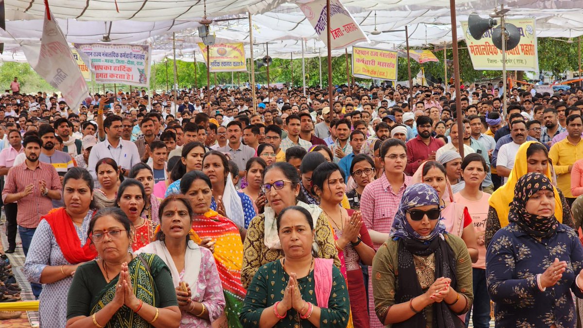 lavaniyamukul's tweet photo. सचिवालय हो या राजस्थान वेतन भत्ते एक समान।।
@ashokgehlot51
@1stIndiaNews
@News18Rajasthan

#गहलोतजी_बाबू_की_सुनो https://t.co/sXZEGKRXH4