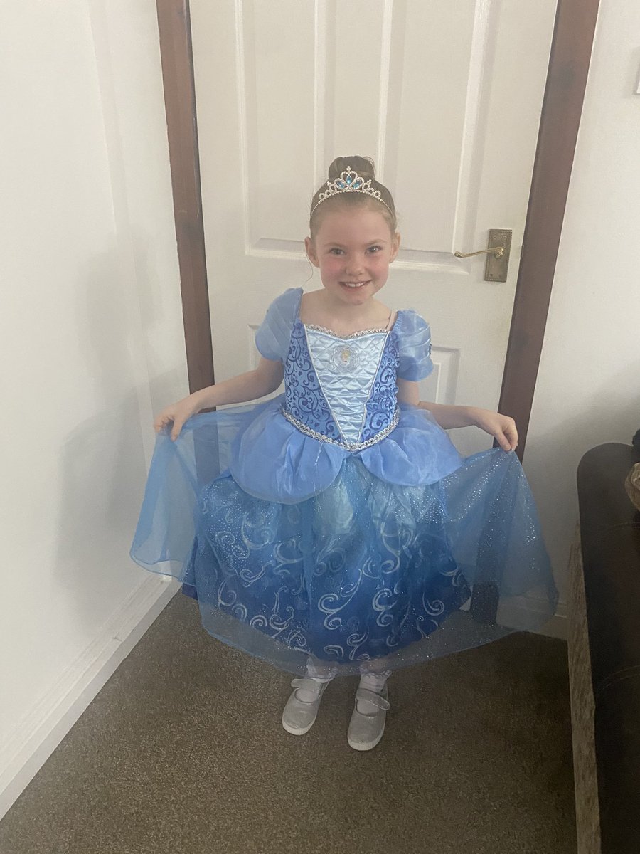 SportRawson's tweet photo. Neves coronation ready for @StalyhillInfant today 👑 https://t.co/dP9I4wa9CC
