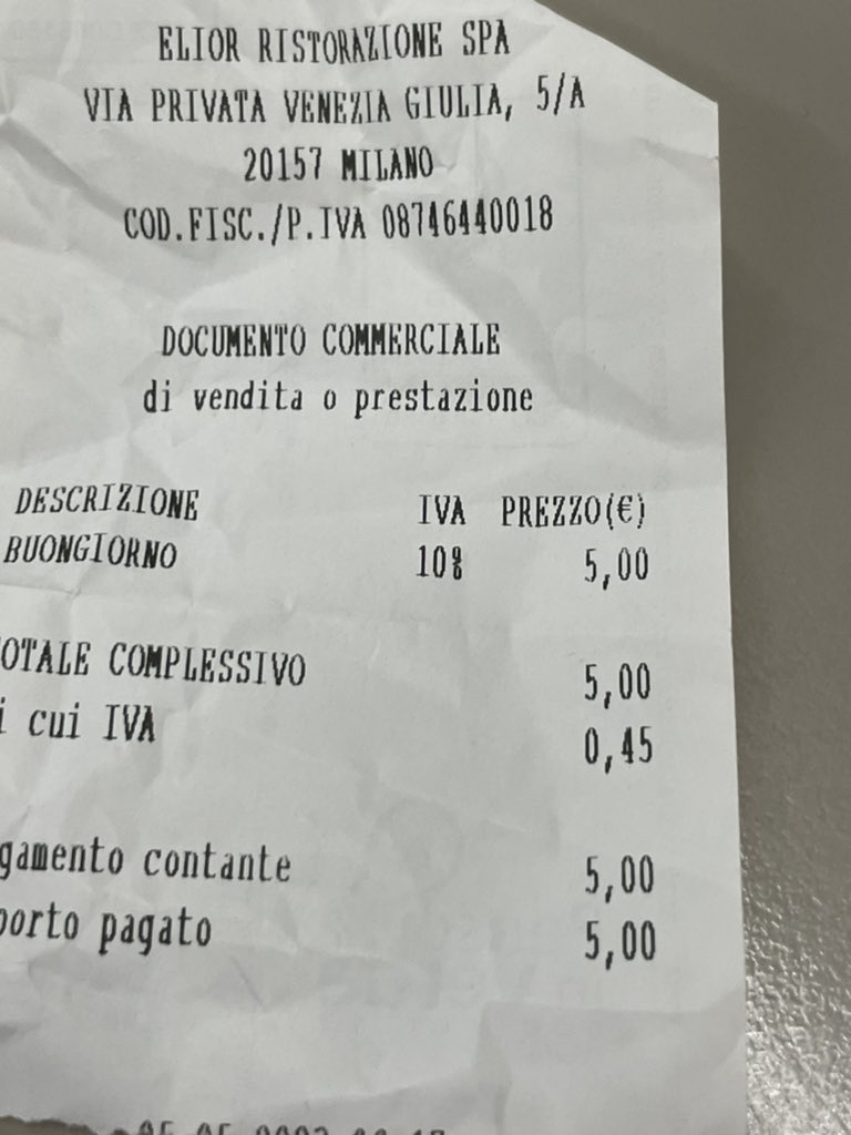 nygaardbn's tweet image. På lyntoget fra Rom til Milano koster det 5€ i restaurantvognen for en dobbelt espresso, en flaske vand og en cornetto. Og sidstnævnte er simpelthen fra mesterbageriet Roscioli. “Buongiorno”, står der rettelig på kvitteringen.