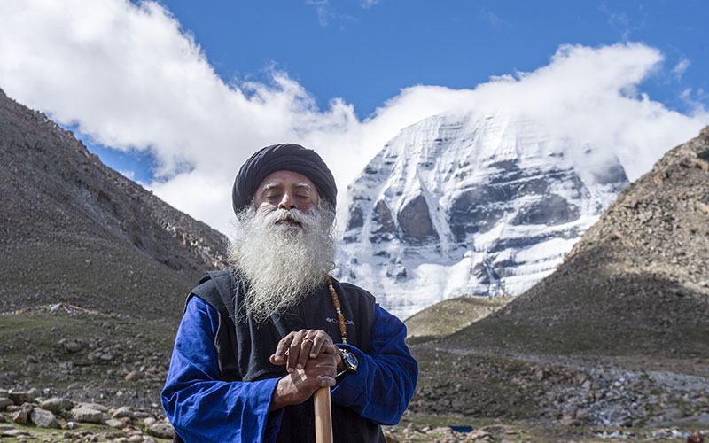 ishafoundation's tweet photo. There is no better Service one can offer to Humanity than to radiate Grace. #SadhguruQuotes https://t.co/PzTLL5L5QD