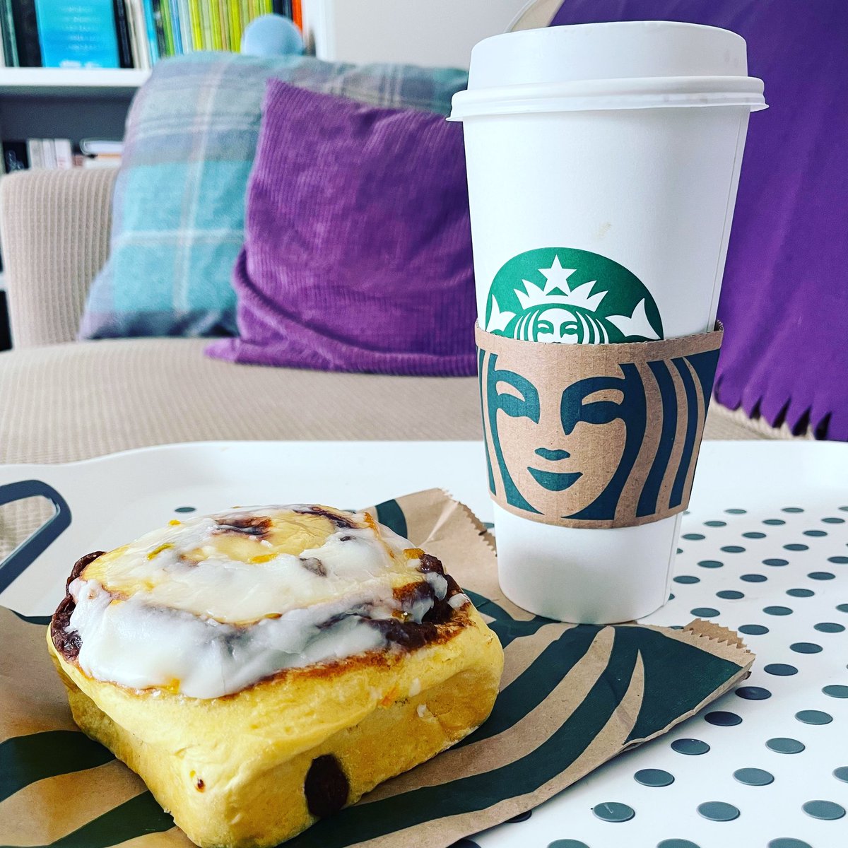 Treat time Friday! Here’s to a relaxing weekend for everyone 💜

#Starbucks #CinnamonSwirl #Friday