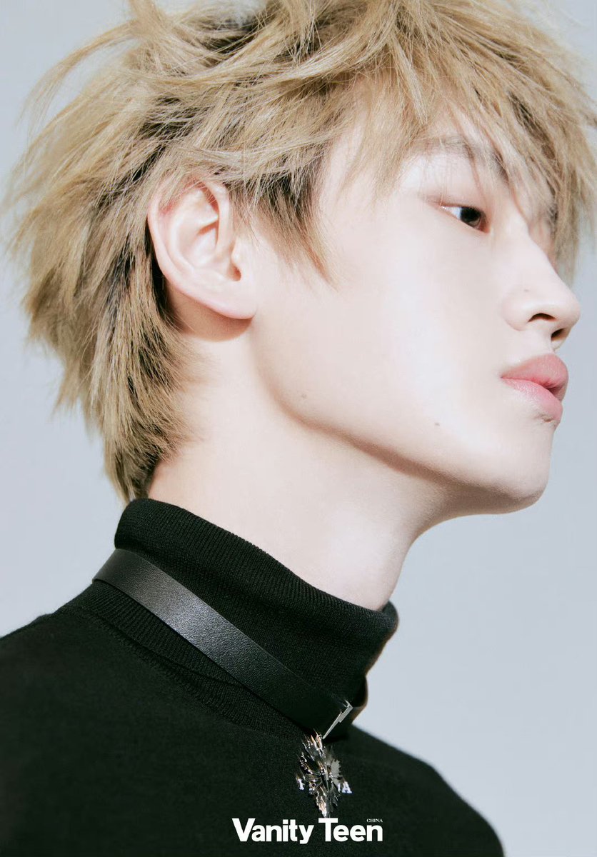 ak_mien's tweet photo. AK刘彰の雑誌
《Vanity Teen中文版》2023年5月版
購入について
店：微店アプリ
検索ワード：《Vanity Teen中文版》2023年5月实体杂志 封面人物AK刘彰 
リンク： https://t.co/zHCwgwNuJe  
購入方法について分からない方がいらっしゃったら、私から購入しても良いです。
気楽に声をかけてください^_^ https://t.co/uv0ivn7aQE