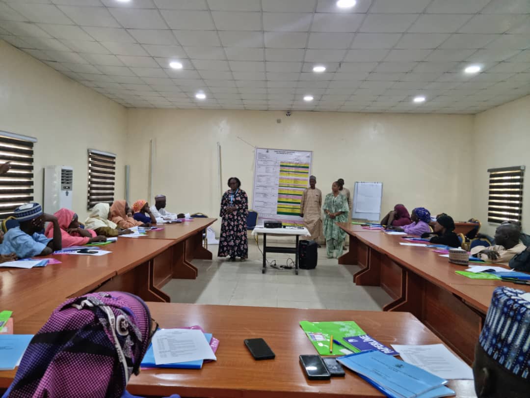 WHONigeria's tweet photo. As part of the integrated health service delivery at the state level to strengthen #PHCs, @WHONigeria in collaboration with the @Bo_SPHCDA conducts a training on Integrated Management of Childhood illness (IMCI) &amp; follow-up for frontline health workers from 50 PHCs in 11 LGAs. https://t.co/tjmF0MrbUA