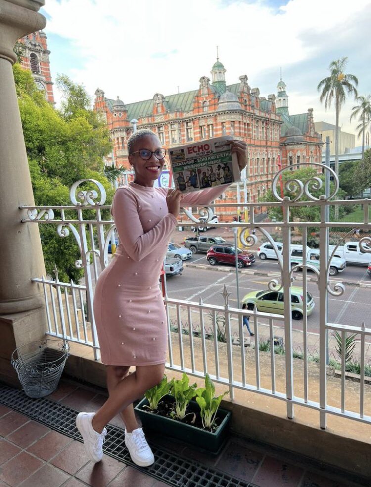 ndlovu_anele's tweet image. Yesterday…PMB Gems; first edition of the merged publication Echo #Eyethu (we’re on the front page from the cake cutting ceremony 😌), the historic City Hall, Anele Ndlovu 😋…taken from the Tatham Art Gallery, another PMB Gem 😍❤️🐘💎 @MsunduziM @kzngov 

#theteawithanelendlovu