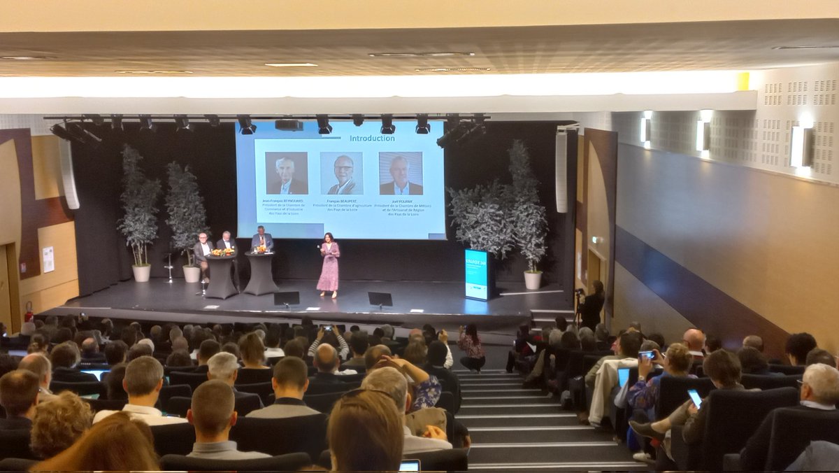 acecile_bernard's tweet photo. Colloque ZAN organisé par le réseau consulaire des Pays de la Loire ce matin à Terra Botanica. Échanges et débat sur le développement économique à l'heure de la #sobriété foncière 🌱 https://t.co/qovh8JEEKz