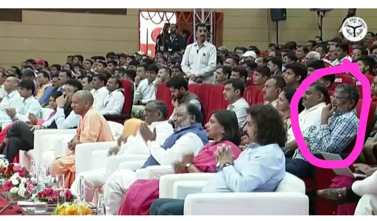 ये योगी जी के ठीक पीछे लाल घेरे में जो आदमी बैठा है उसका नाम है आंदेश्वर पांडे। ये हैंडबॉल असोसिएशन का महासचिव था। इसपर एक महिला खिलाड़ी के साथ रेप की कोशिश तथा उसे धमकी देने का FIR लखनऊ में दर्ज है। देखिए कैसे मजे से मुख्यमंत्री के पीछे बैठा है।ऐसे में पहलवानों को न्याय मिलेगा?