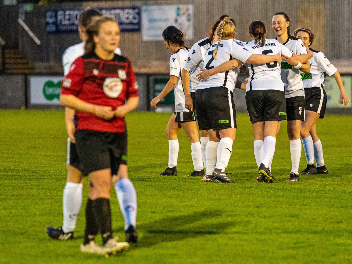 SalisburyWomen's tweet photo. 📸 | 𝐀𝐥𝐥 𝐬𝐦𝐢𝐥𝐞𝐬.

Westbury (H) 🔜 

@MichaelBerkel13 | #COYW https://t.co/7PWXhZ3YKm