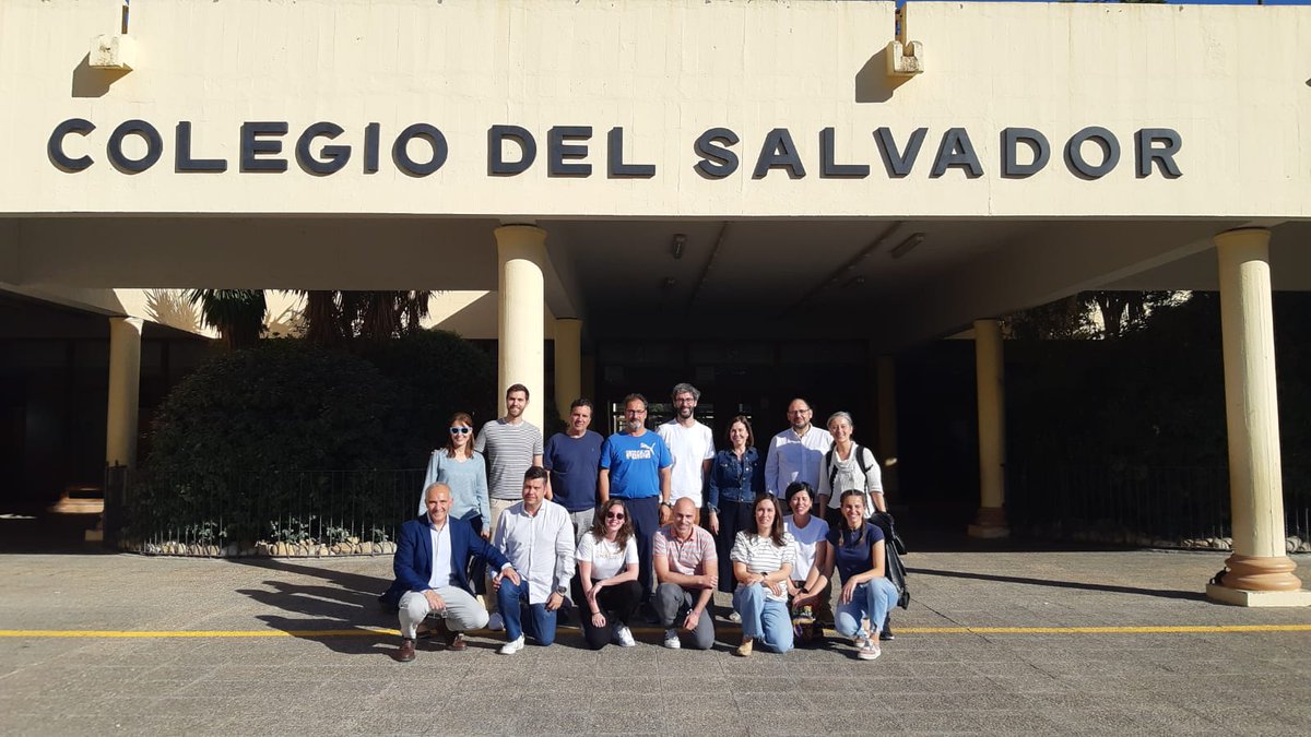 AlexiaEducacion's tweet photo. Cerramos ciclo de talleres con equipo tractor de @Jesuitas_ZAR y su proyecto digital Jesuitas AlexiaClassroom #implicacion #ilusión #equipo #motoresdelcambio https://t.co/CAOloIPGSj