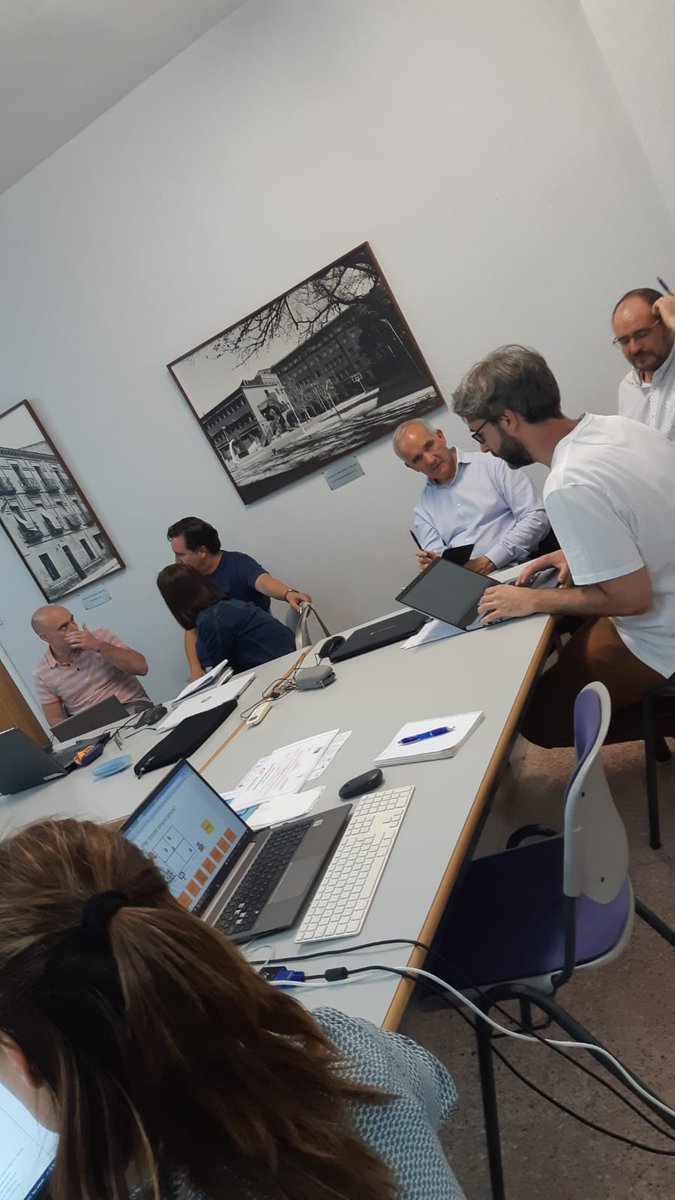 AlexiaEducacion's tweet photo. Cerramos ciclo de talleres con equipo tractor de @Jesuitas_ZAR y su proyecto digital Jesuitas AlexiaClassroom #implicacion #ilusión #equipo #motoresdelcambio https://t.co/CAOloIPGSj