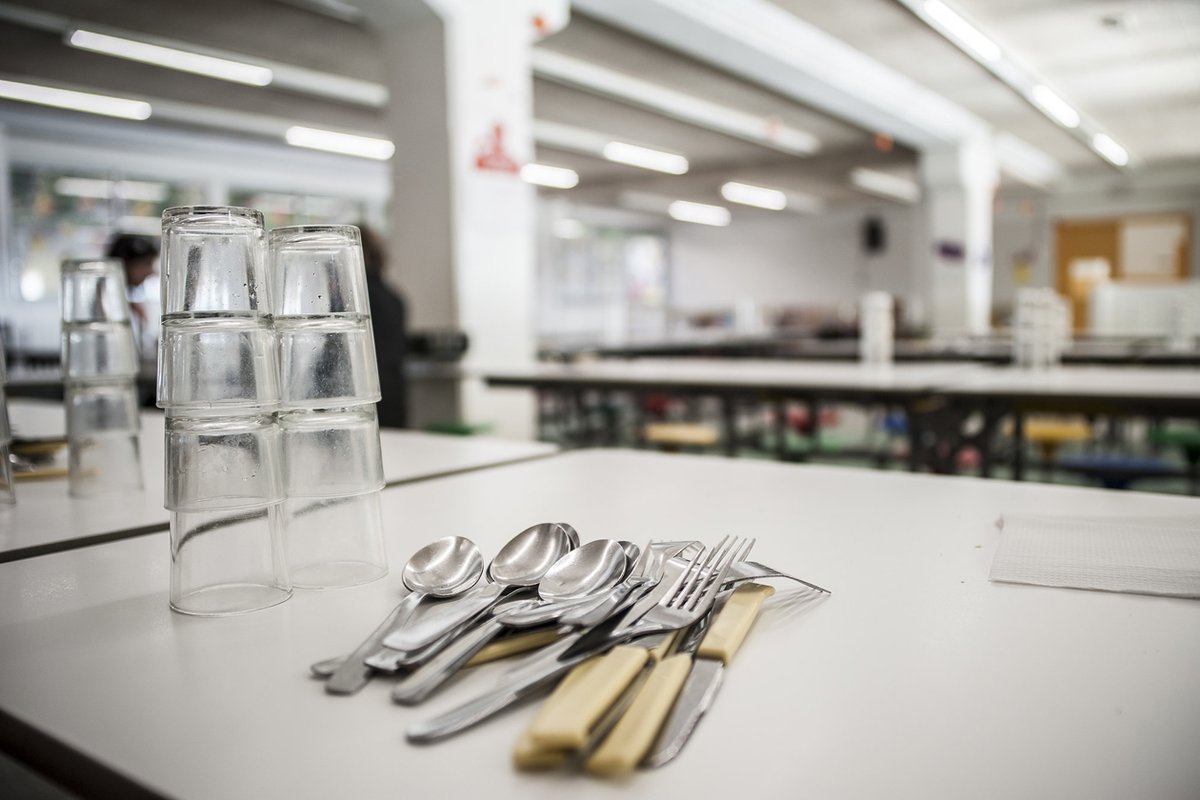 🍽️ Vols demanar un ajut de menjador escolar per al curs 2023-2024? Pots fer-ho fins  al 22 de maig.

💻 L'has de sol·licitar prioritàriament de manera telemàtica i, per això, comptaràs amb diferents serveis de suport.

➡ ow.ly/rQHm50NNN1Y

#rubicity