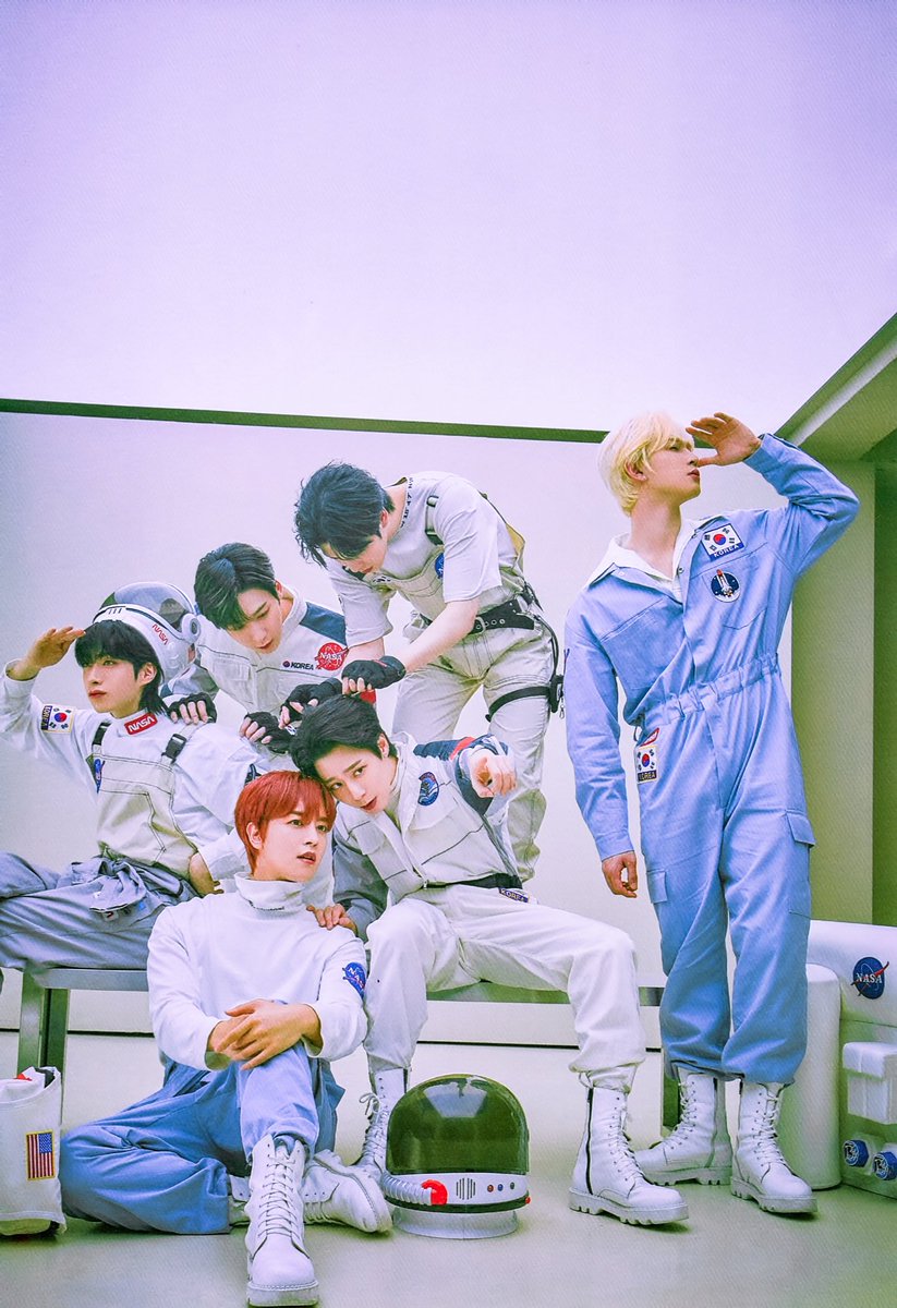 MissionArtemis's tweet photo. to the stars 🚀✨
#ExploringGalaxyWithRAVN
#레이븐의_눈에는_은하가_있다
#RAVN https://t.co/gLT3EKWkBu